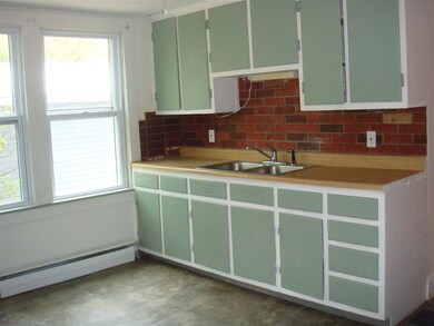 17 Edgewood St, Claremont, NH 03743 - photo 6