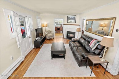18 Suburban Ave Cos Cob CT-small-010-026