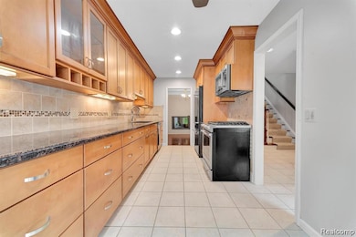 1285 Greenglen Ct, Bloomfield Hills, MI 48304 - photo 4