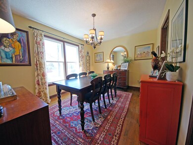 1- 977 Colonial