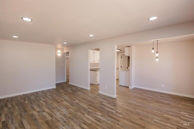 840 S 12th E, Mountain Home, ID 83647 - photo 2