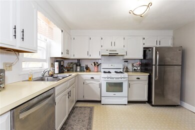 24 Deerfield Dr, Greenville, RI 02828 - photo 4