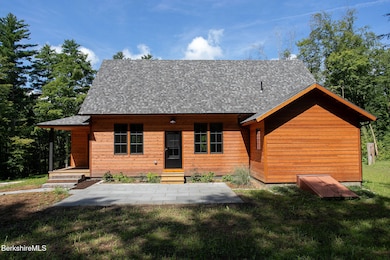 1427 Hewins St, Sheffield, MA 01257 - photo 2