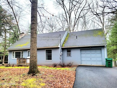 114 Hemlock Point Ct, Hawley, PA 18428 - photo 2