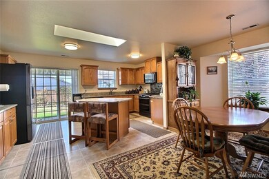 209 Roberts St NE, Orting, WA 98360 - photo 6