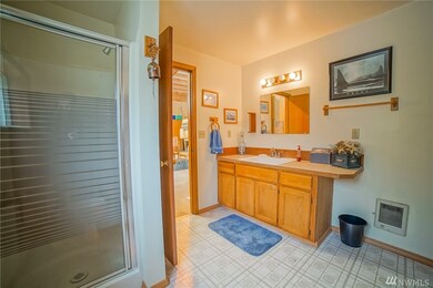 11806 215th St E, Graham, WA 98338 - photo 6