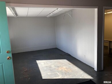 800 W Poplar St, Harrisburg, IL 62946 - photo 5