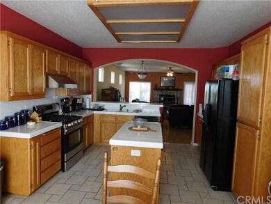 Another view of the beautiful kitchen...