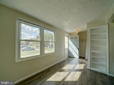 10633 Delfield Ct, Laurel, MD 20723 - photo 6