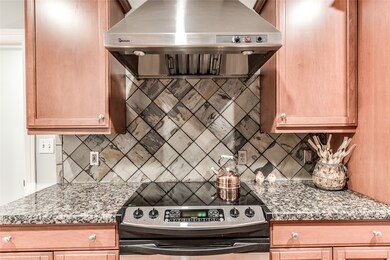 The highlight of the range is the vent above, which is not only practical but also adds a modern and sleek touch to the kitchen's design.