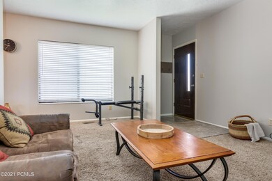 008_Living Room