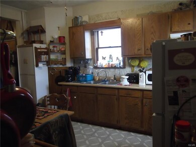 251 E Abbott St, Lansford, PA 18232 - photo 5