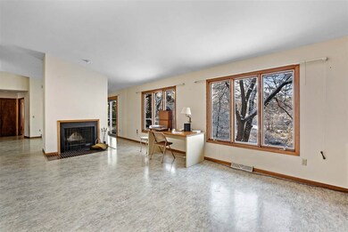 5683 Vineyard Rd, Fitchburg, WI 53575 - photo 2