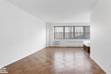 Lincoln Towers unit 22F, New York, NY 10023 - photo 5