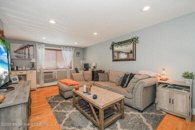 17 Gadsen Place unit 1F, Staten Island, NY 10314 - photo 3