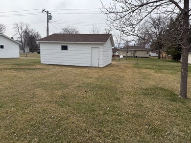 209 S Badger St, Wishek, ND 58495 - photo 3