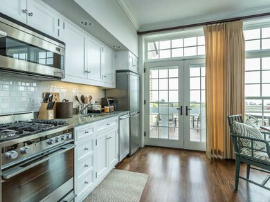 Kitchen. Full Kitchen with Bosch diswasher; LG Ref