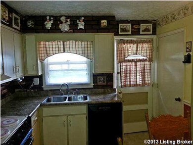 9004 Lantana Dr, Louisville, KY 40229 - photo 6