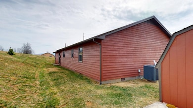 1045 W Chilhowie St, Marion, VA 24354 - photo 5