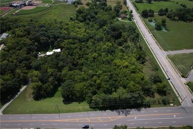 5915 Maurer Rd, Shawnee, KS 66217 - photo 5