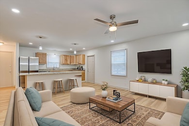 05-101 - Living Room - Standard - 4