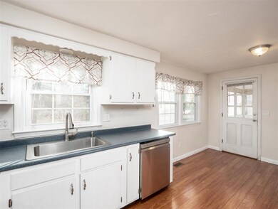 29 Nesenkeag Dr, Litchfield, NH 03052 - photo 6