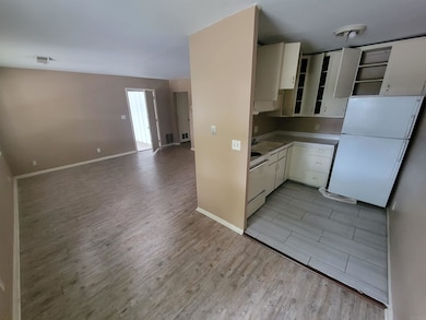 706 Village Ln unit 8, Newburgh, IN 47630 - photo 2