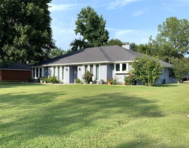 600 Lusk St, Bonham, TX 75418 - photo 2