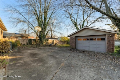 3702 Hillview Blvd, Louisville, KY 40229 - photo 7