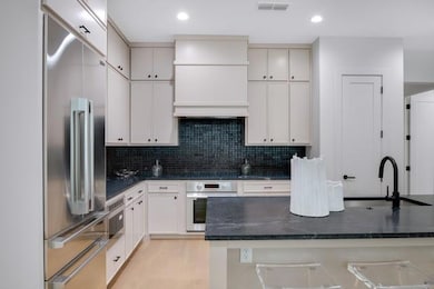 Kitchen with stainless steel appliances, decorativ