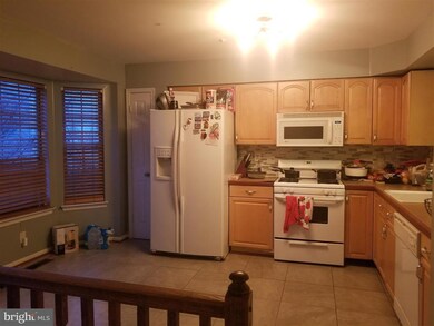 952 Dunloring Ct, Upper Marlboro, MD 20774 - photo 2