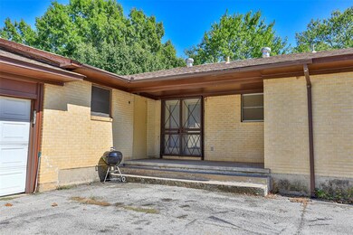 1303 Hillcrest Blvd, Gainesville, TX 76240 - photo 7