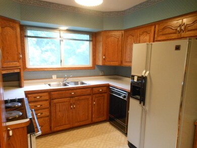 Raised Panel Oak Cabinets