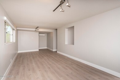 844 E Echo Ln, Phoenix, AZ 85020 - photo 2