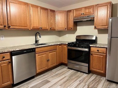 410 Jericho Turnpike unit 2B, New Hyde Park, NY 11040 - photo 5