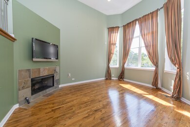 Living Room, pic 1 of 7.