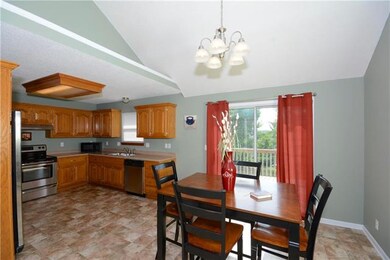 Such a Pleasant Kitchen and Eating Area.