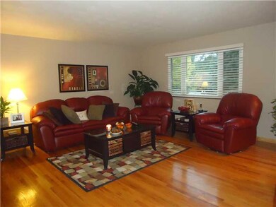 Living Room. LARGE DBL-PANE WDW/ NATURAL LIGHTING,