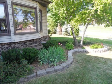 1677 Apache Dr, Naperville, IL 60563 - photo 7