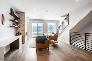 3_Living-Room_1800x1200_3863881