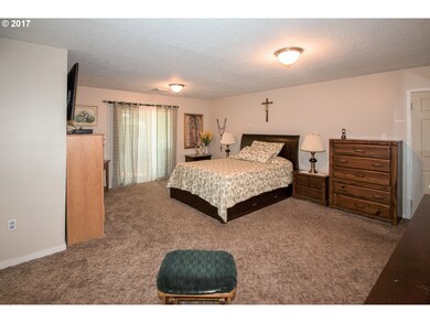 Bedroom, Primary