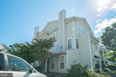 13071 Marcey Creek Rd, Herndon, VA 20171 - photo 3