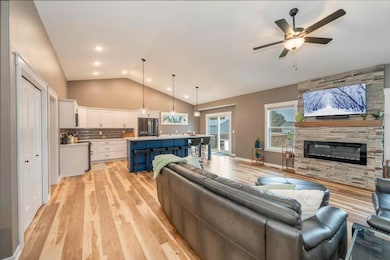 2202 Ash Tree Dr, Winterset, IA 50074 - photo 4