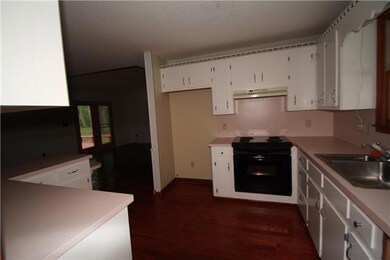 800 Gilley Cir, Manchester, TN 37355 - photo 5