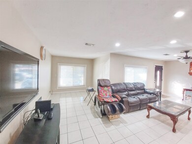 10334 Southport Dr, Houston, TX 77089 - photo 6