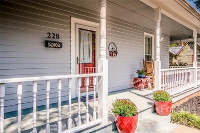 228 W Bell St, Statesville, NC 28677 - photo 4