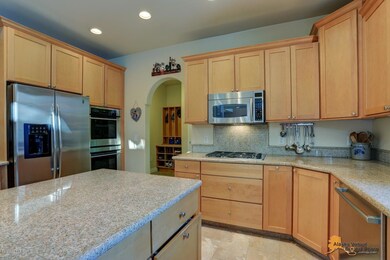 Kitchen W/Stainless Appliances