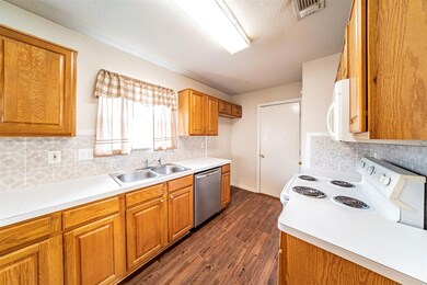 713 Rambling Ct, Granbury, TX 76049 - photo 5