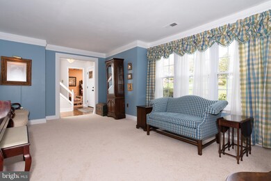 828 Joeck Cir, West Chester, PA 19382 - photo 2