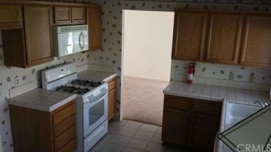 Pleasant and bright kitchen for you!